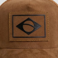 Boné Trucker Brasil Bandeira Camurça Aba Curva Masculino | VAI DAR BRASIL
